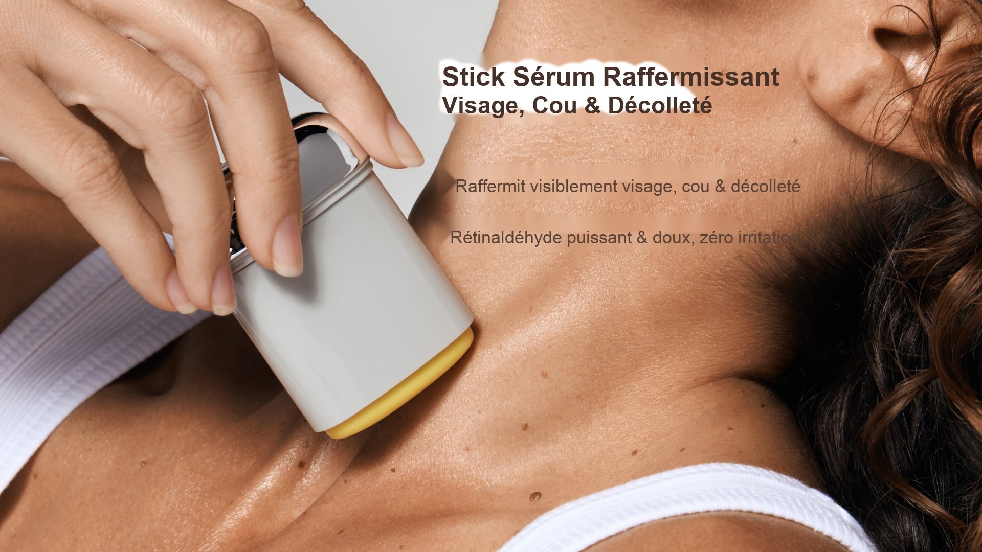 Application soin raffermissant cou et décolleté